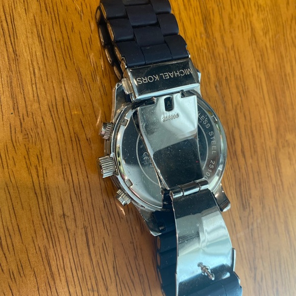 Watch - Picture 1 of 3